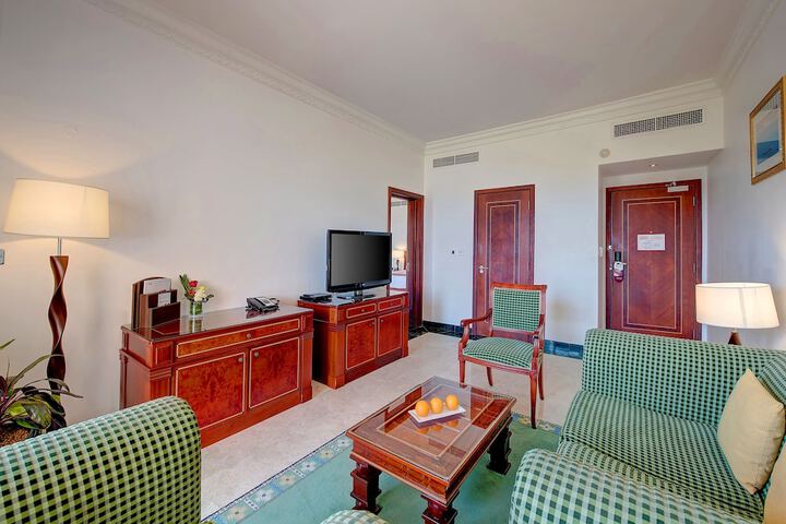 Room 18 of 185