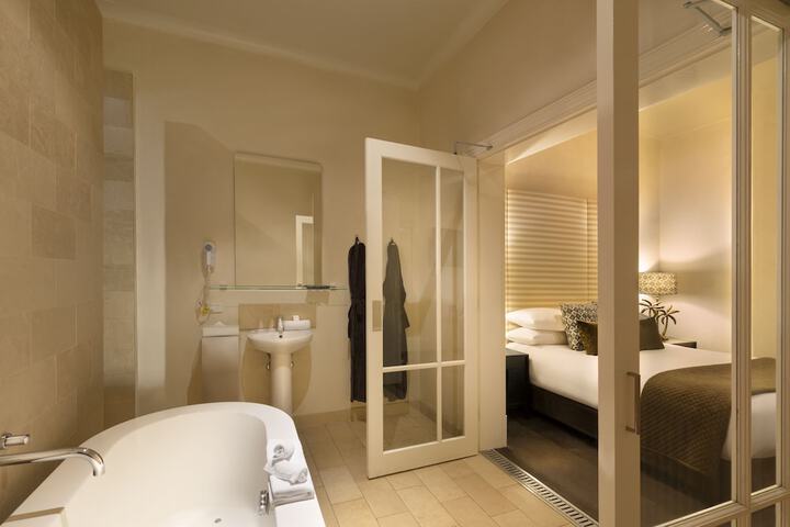 Room 70 of 92