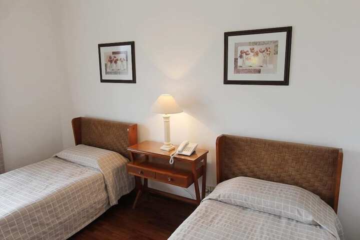 Room 15 of 166