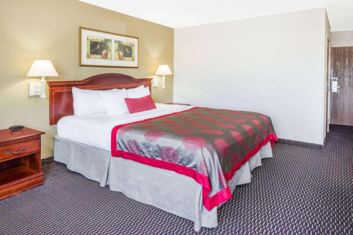 1 King Bed (13 of 20)