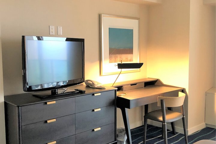 Room 44 of 213