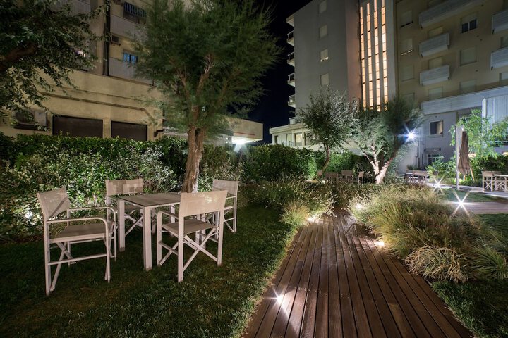 Hotel Exterior 116 of 123