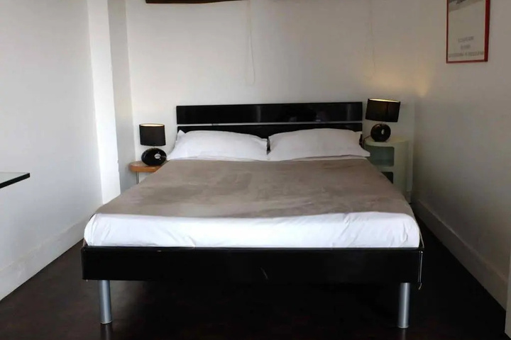 Room 3 of 16