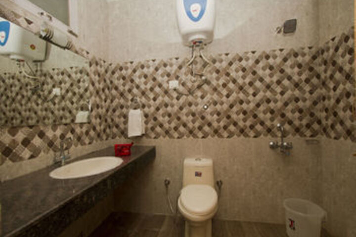 Room 4 of 25