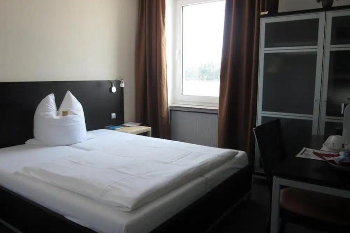 Room 3 of 15