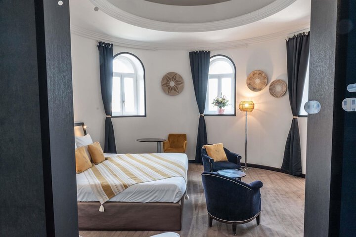 Room 3 of 83