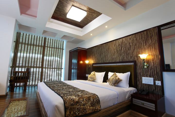 Room 6 of 14
