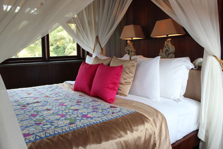 Room 4 of 74