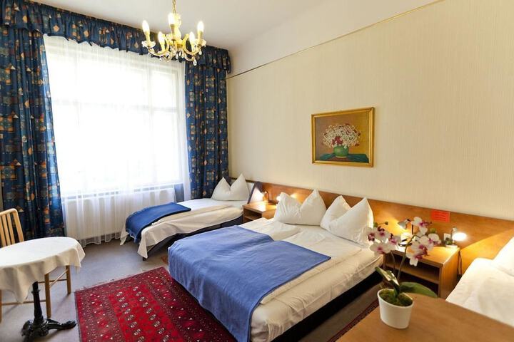 Room 5 of 33