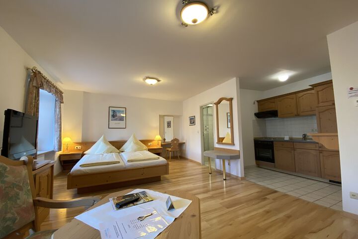 Room 11 of 30