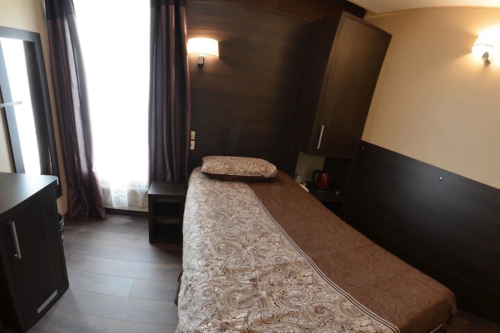 Room 6 of 48
