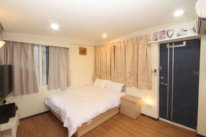 Room 2 of 246