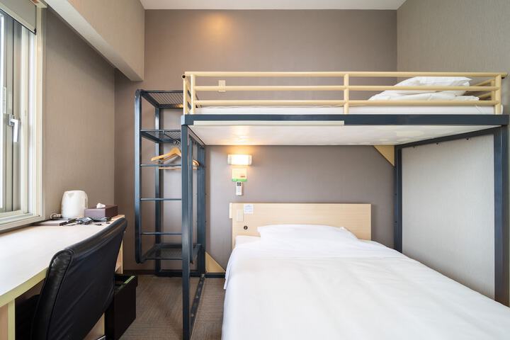 Room 10 of 24