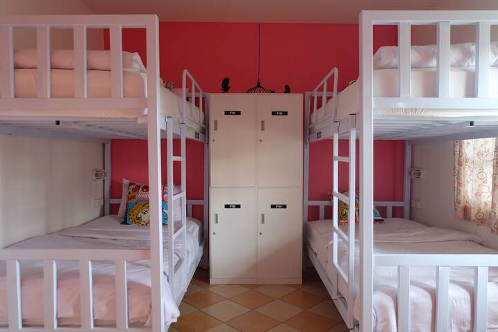 Room 9 of 37