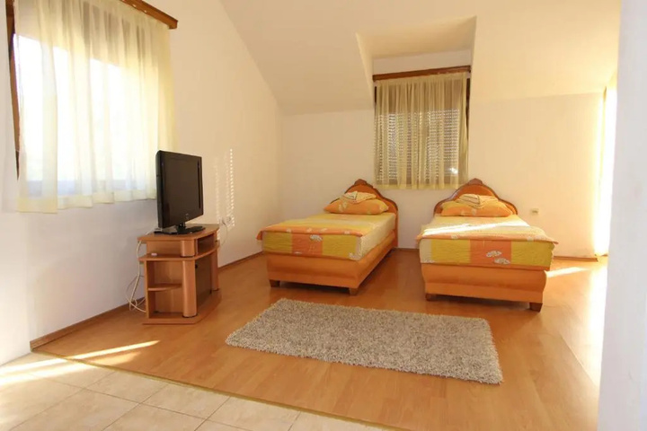 Room 3 of 12