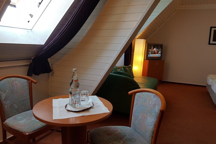 Room 12 of 68