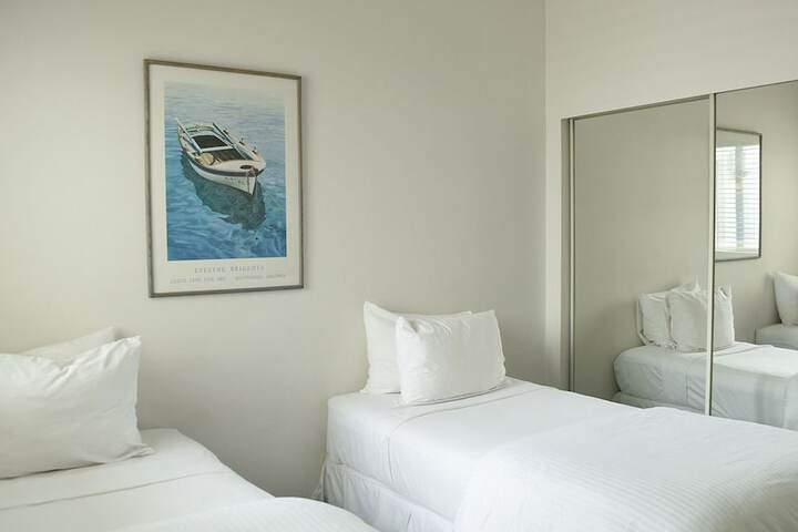 Room 3 of 219