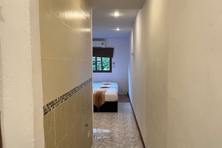 Room 33 of 68