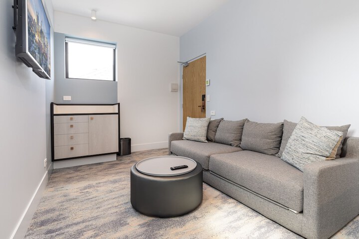 Room 40 of 89