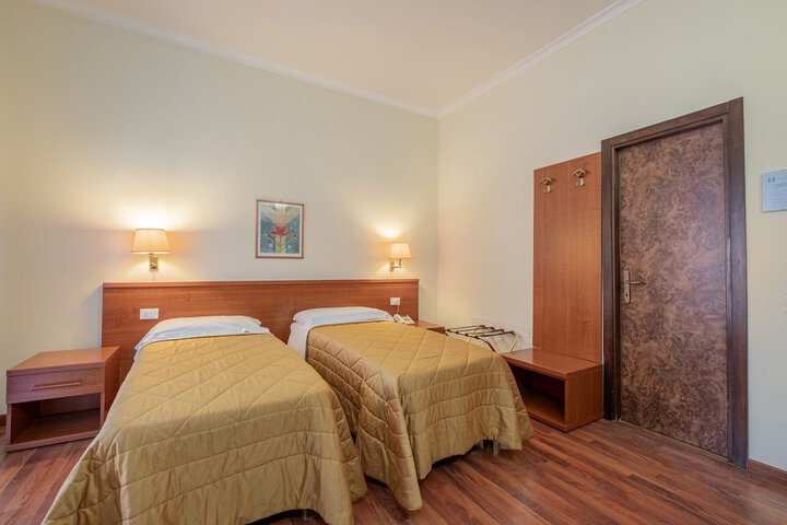 Room 17 of 31