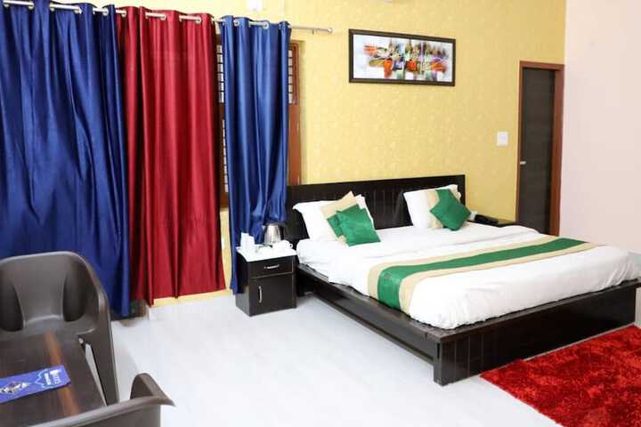 Room 3 of 8