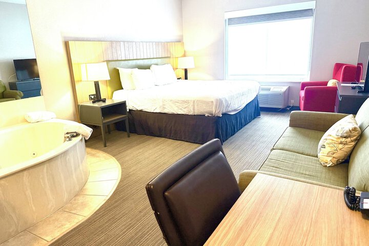 1 King Bed (3 of 15)