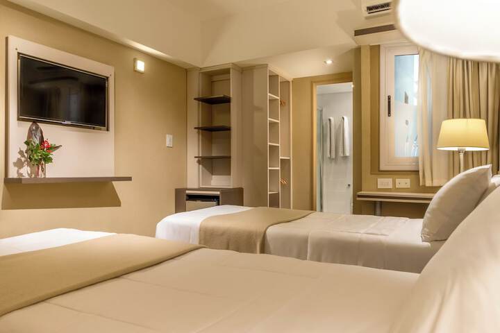 Room 14 of 40