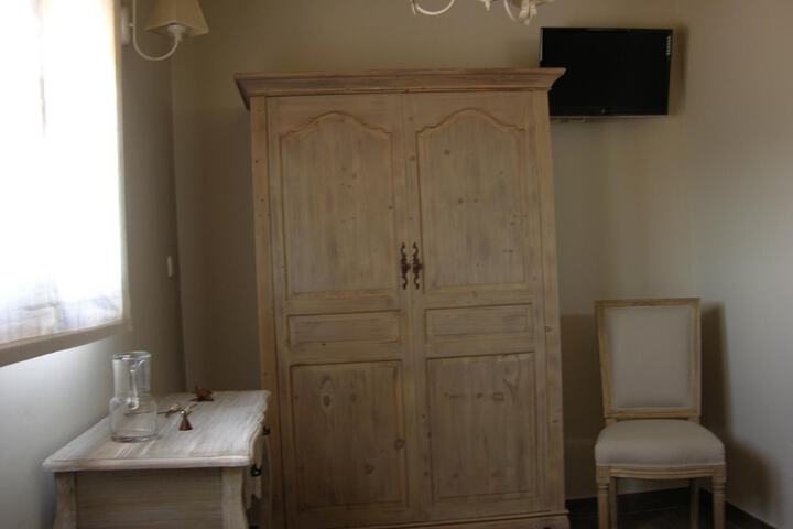 Room 9 of 40
