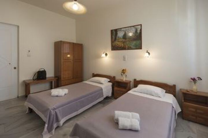 Room 7 of 12