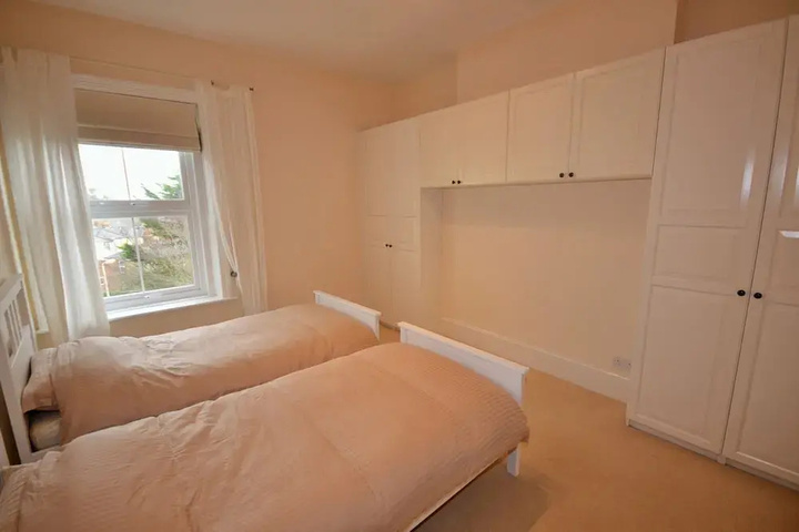 Room 4 of 17