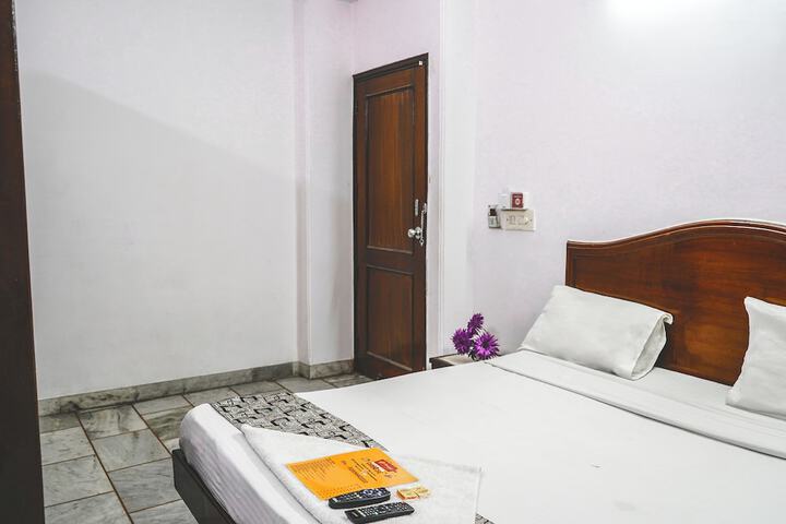 Roomshala Hotel Iconic Near Karol Bagh