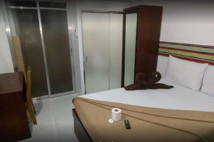 Room 11 of 19