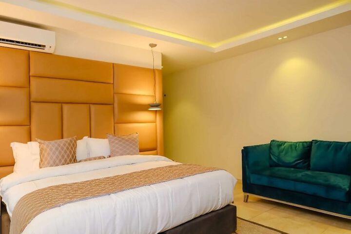 Room 16 of 28