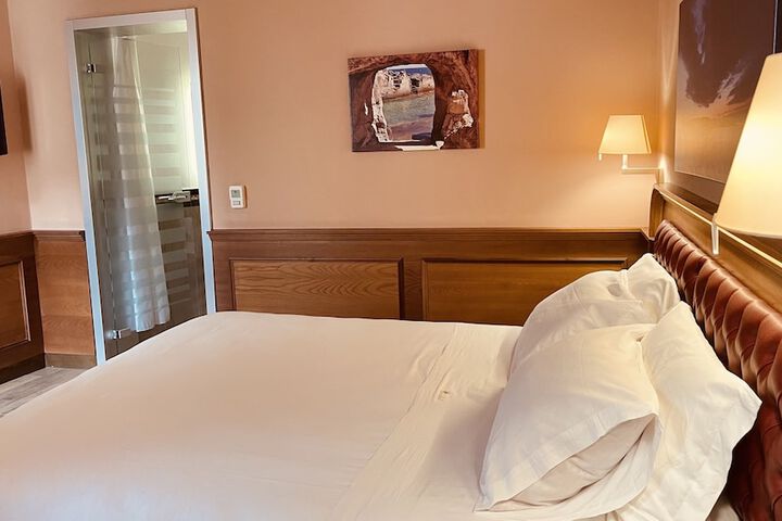 Room 11 of 39