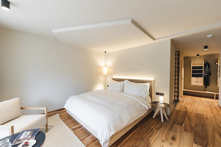 Room 6 of 43