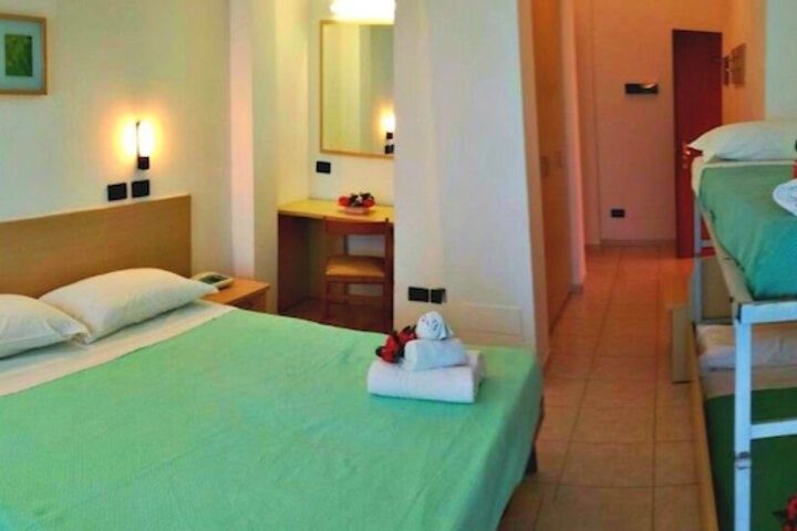 Room 4 of 35