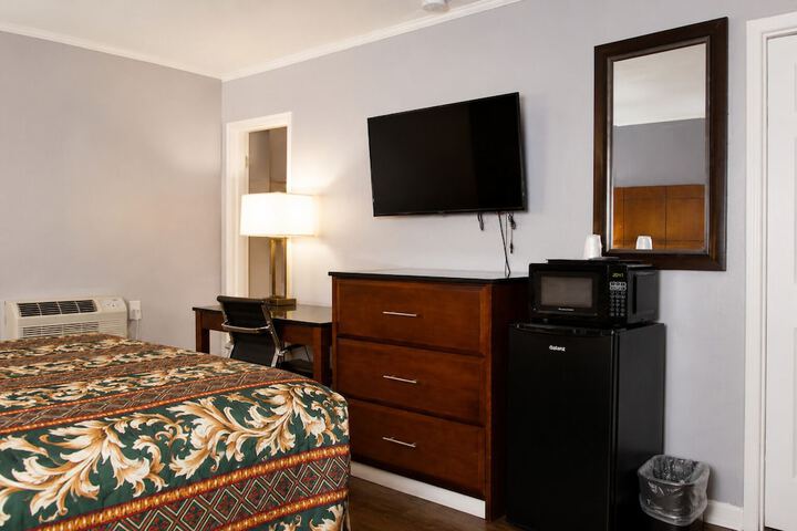 Room 4 of 43