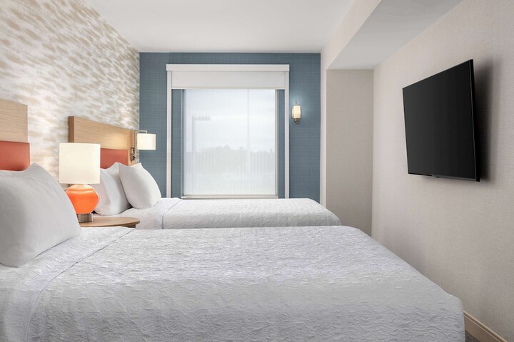 Studio 2 Queen Beds (3 of 5)