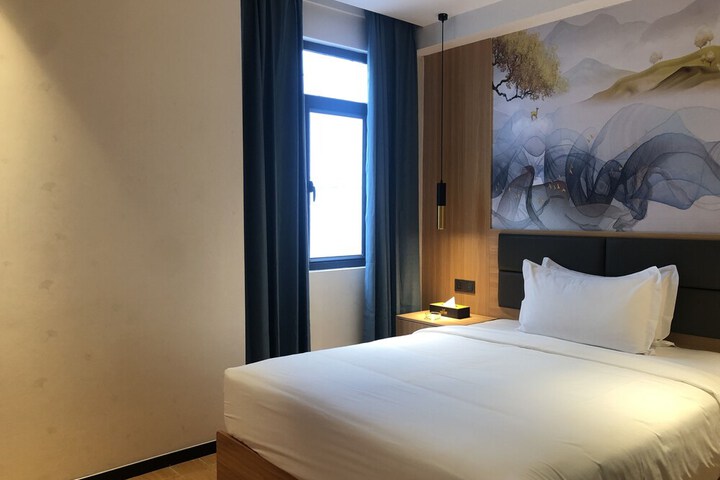 Room 8 of 8