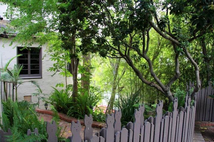 Hotel Exterior 31 of 33