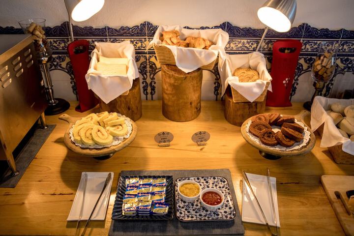 Breakfast/Coffee Service 62 of 124