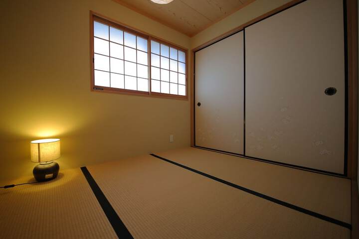 Room 5 of 12