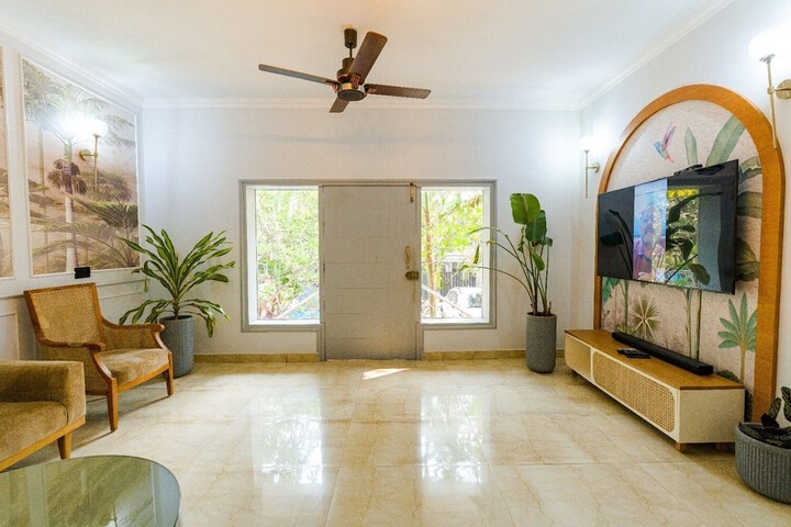 Room 16 of 28