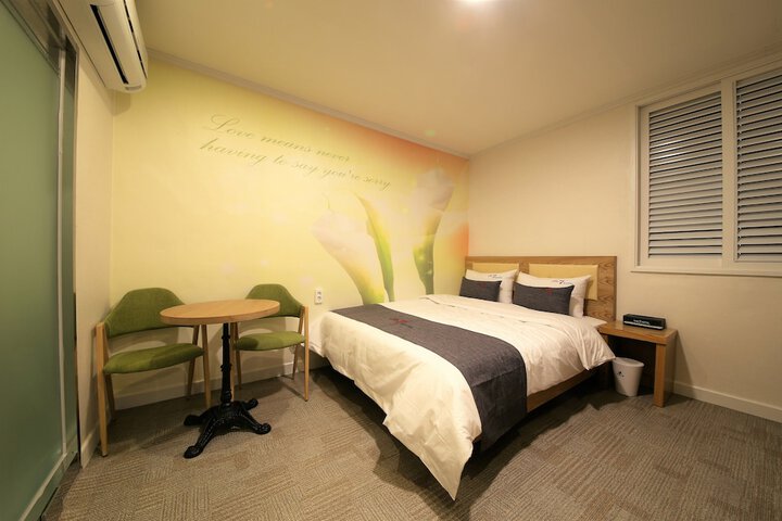 Room 4 of 41