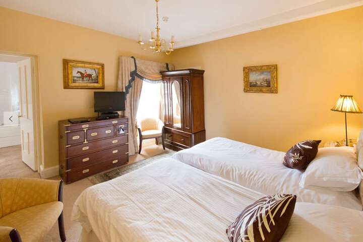 Room 12 of 42