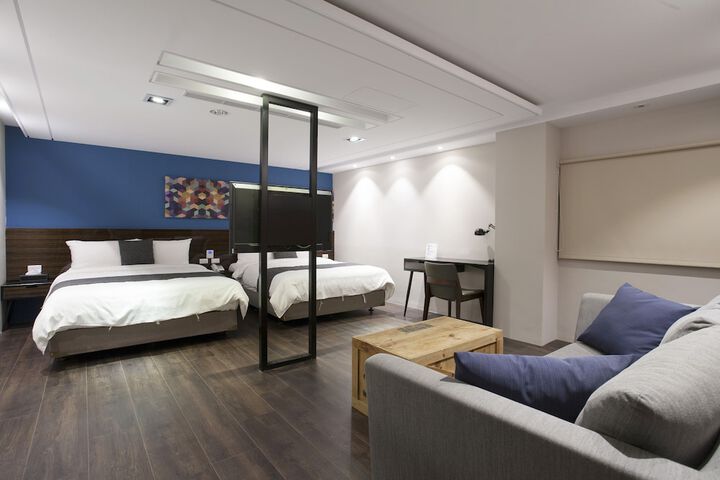 Room 16 of 36