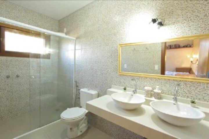 Room 4 of 24
