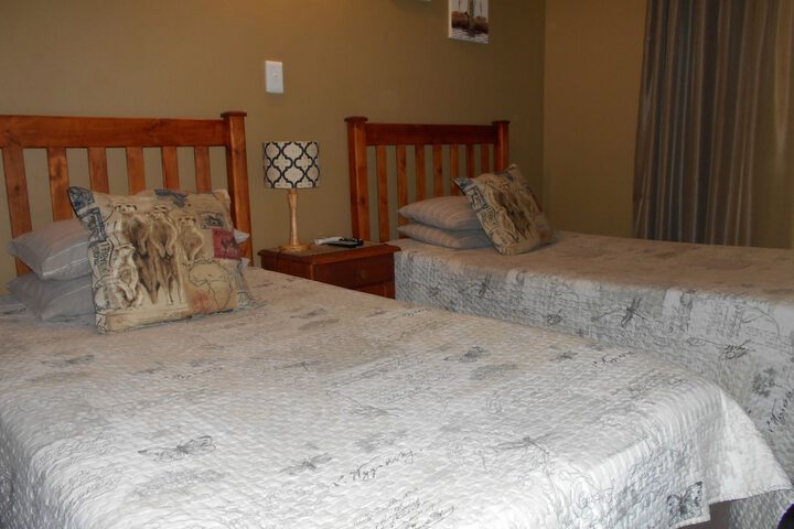 Room 12 of 76