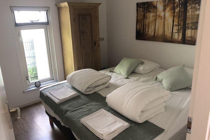 Room 3 of 38