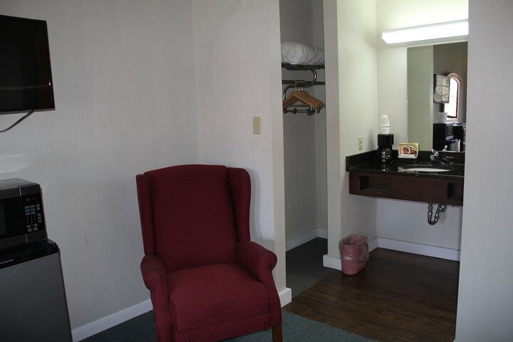 Basic Single Room 2 Double Beds (1 of 7)